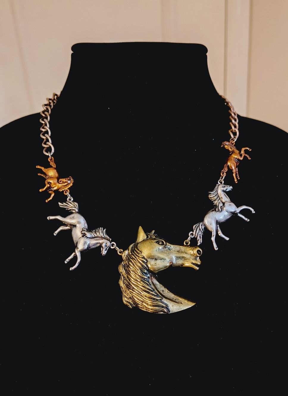 UNIQUE BRONZE/COPPER/SILVER TONE 5 HORSES NECKLACE - 18 INCHES